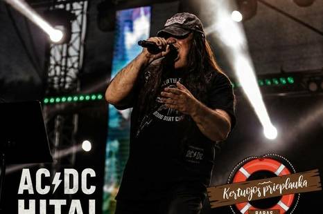 Prieplauka gyvai: AC/DC hitai su Ąžuolu