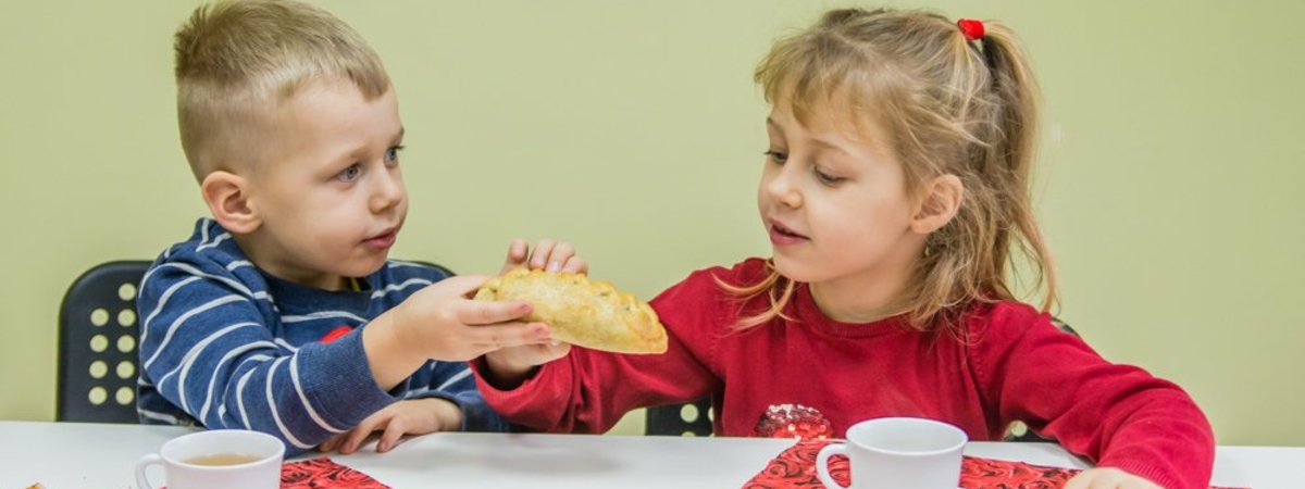 Programy edukacyjne „Dania auksztockie - na stół królów”, „Malarstwo na szkle” 