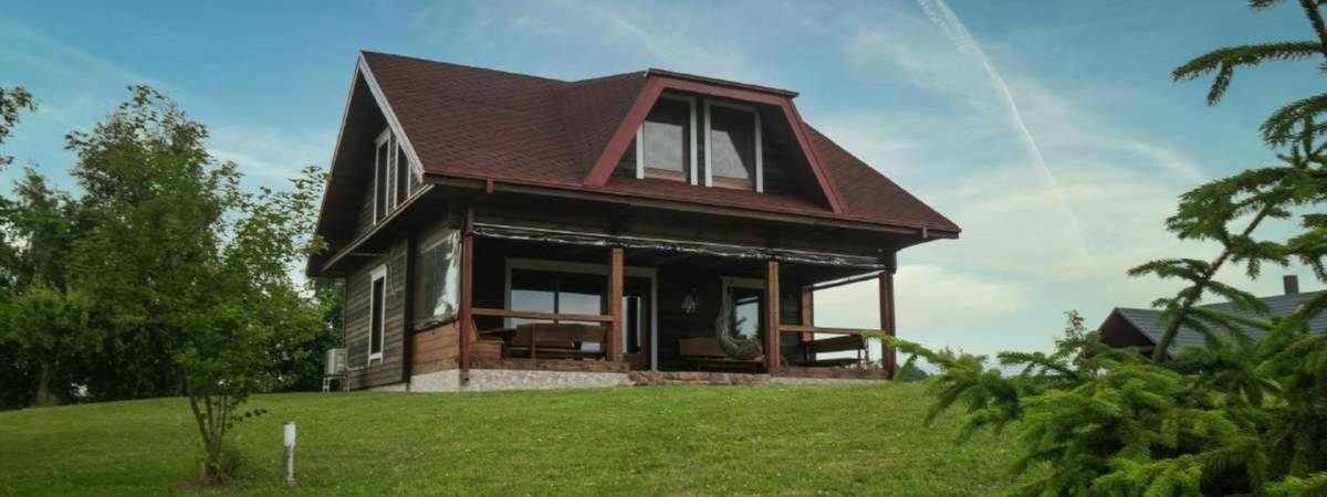 Homestead by Lake Maki